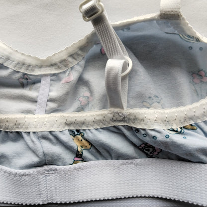 Détail des bretelles réglables et de l'élastique de la brassière légère artisanale Taille XS – finitions soignées