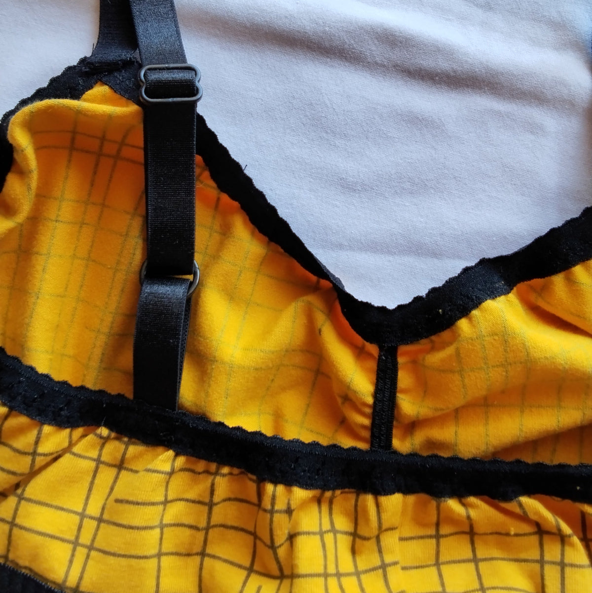 Brassière légère Taille L – Pas dans les cases
