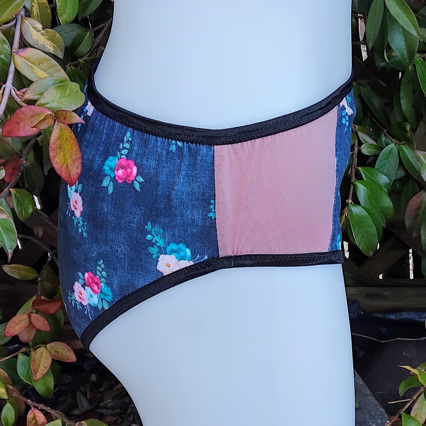 Culotte rigolote Taille 40 - Fleurs sur fond bleu marine