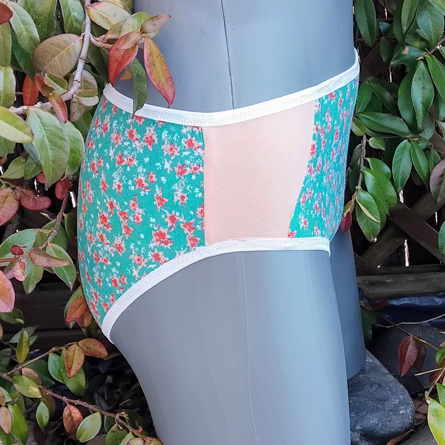 Culotte rigolote Taille 38 - Petites fleurs sur fond vert