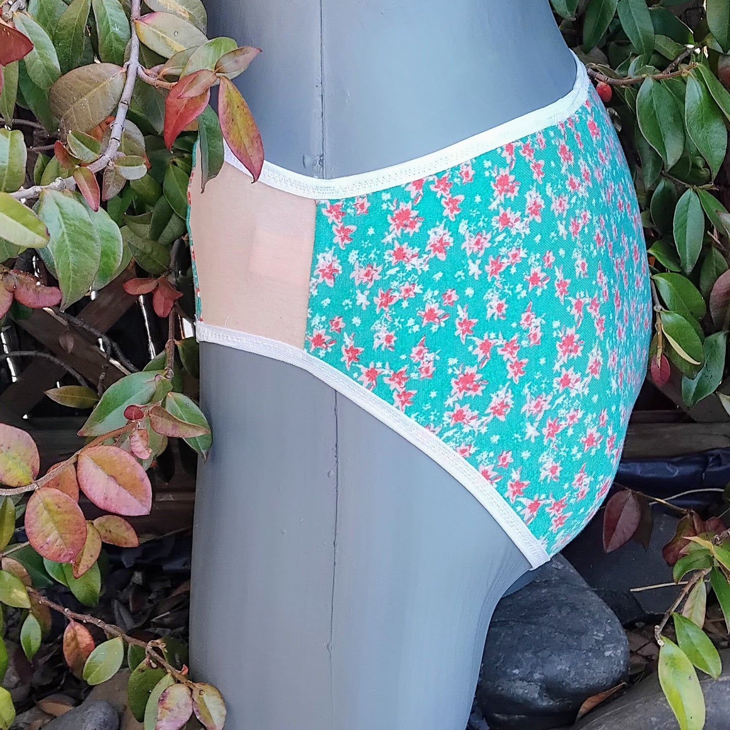 Culotte rigolote Taille 38 - Petites fleurs sur fond vert