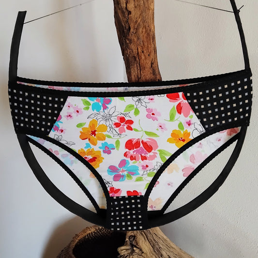 Culotte rigolote Taille 44 - Fleurs sur fond blanc et carreaux noirs