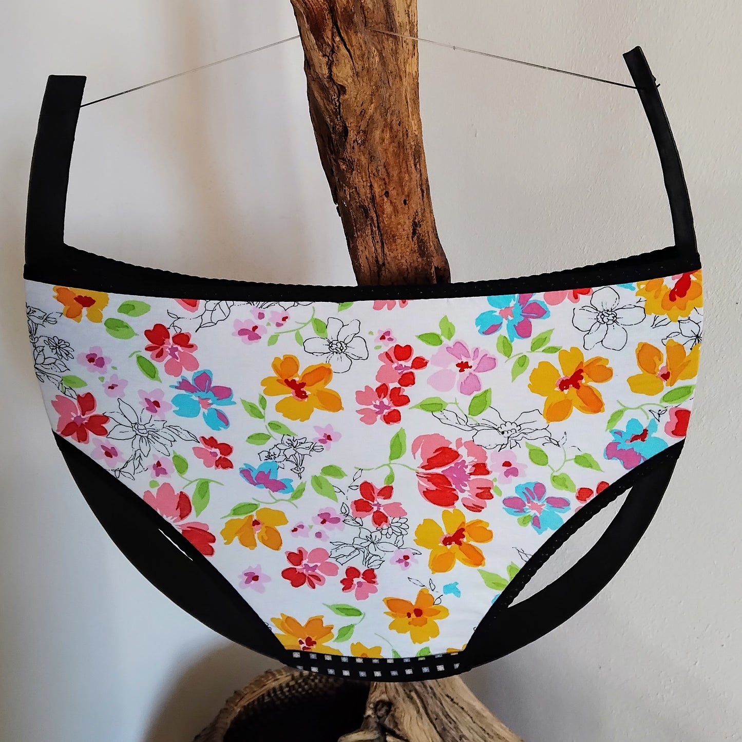 Culotte rigolote Taille 44 - Fleurs sur fond blanc et carreaux noirs
