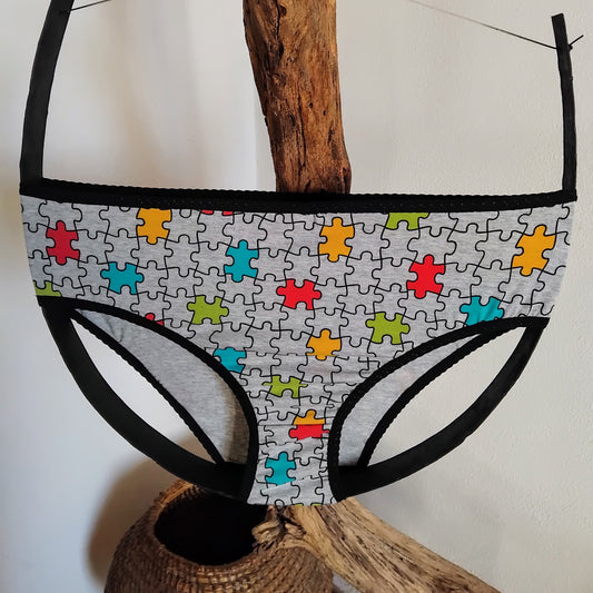 Culotte rigolote Taille 44 - Puzzle sur fond gris